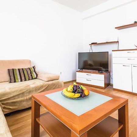 Cozy Apartment In Makarska With Kitchen Eksteriør bilde