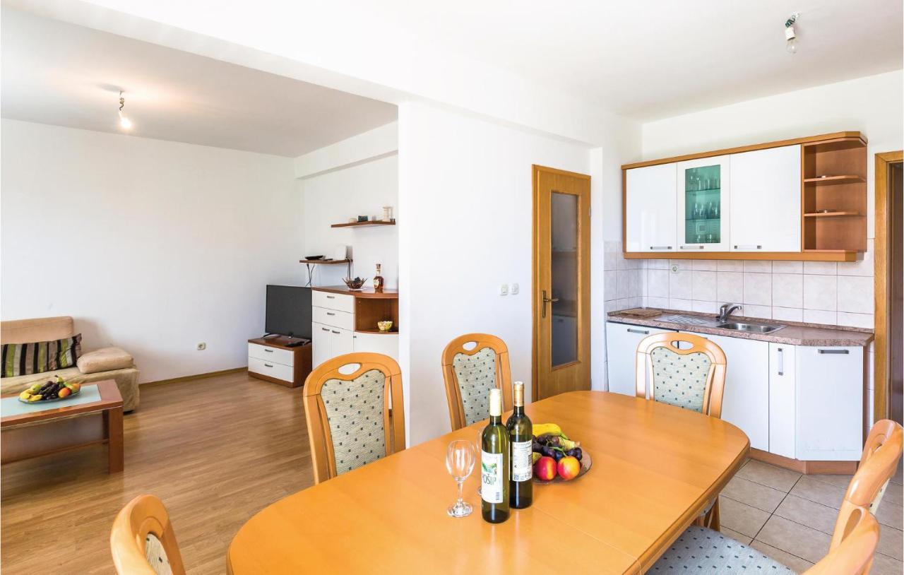 Cozy Apartment In Makarska With Kitchen Eksteriør bilde
